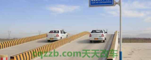 小车科目二考试项目(机动车驾驶证科目二考试当天可以考几次)