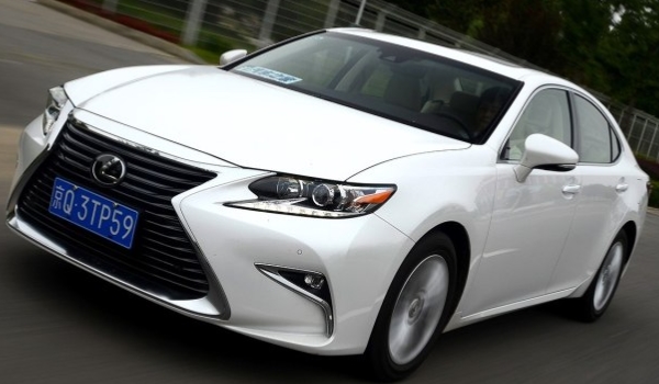 雷克萨斯es200油箱多少升(雷克萨斯es200的车身尺寸数据是什么) 第2张