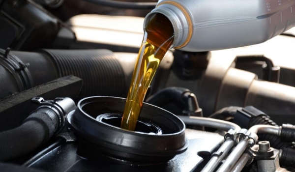 闲谈一下：手动变速箱油多久换一次(变速箱油的更换方式)  第2张