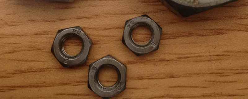 车牌的六角螺母装哪里(车辆号牌使用注意事项)