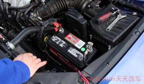 汽车蓄电池天气冷亏电(日常电瓶需要怎样保养)  第3张