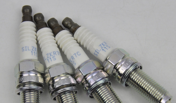 火花塞一般多久换(车辆火花塞有那些种类型)  第2张