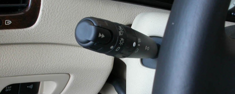 没打转向灯会不会扣分(车辆的违章违法行为怎么处理)