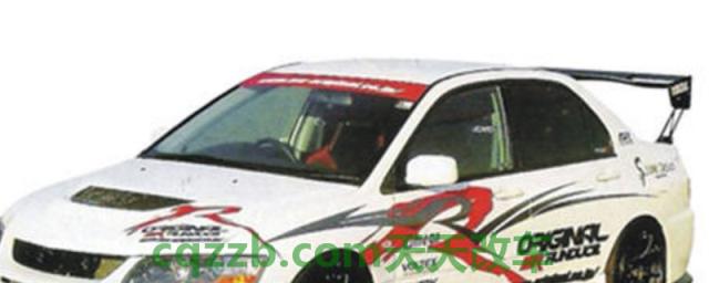 车玻璃上的贴纸胶痕迹怎么去除(汽车玻璃使用的注意事项)