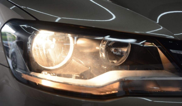 闲谈一下:灯泡故障灯亮了什么原因(车辆灯泡更换的注意事项) 第2张