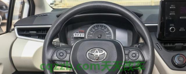 卡罗拉油表亮黄灯还能走多远(卡罗拉油表亮黄灯怎么办)