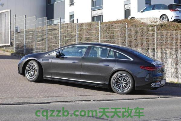车知识：2022梅赛德斯AMGEQS 2022梅德塞斯AMGSL现已配备配套行李箱