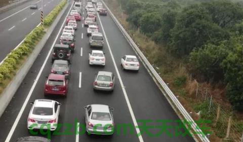 严重堵车可以走应急车道吗(机动车辆占用应急车道行驶如何处罚)  第2张