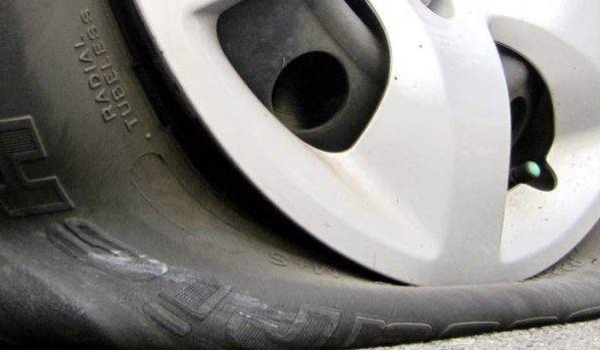 胎压3.0跑高速会爆胎吗(更换大尺寸的轮胎到哪里备案)  第2张