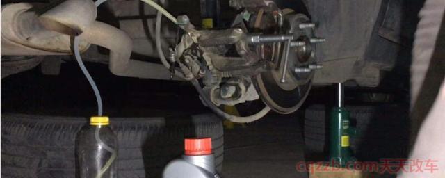 手动挡车离合器油需换吗()