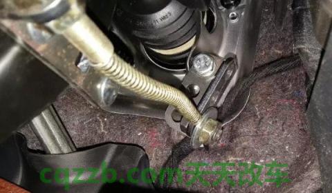 刹车踏板部位吱嘎响(自动挡和手动挡刹车踏板位置相同吗)  第3张