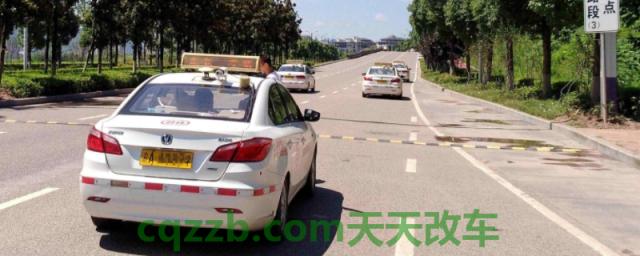 科三签完字就是稳过了吧(科目三需要多少学时)