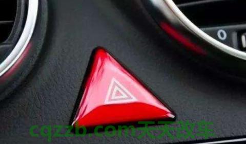 车辆发生意外,要及时打开哪个灯？(车辆双闪灯的作用)  第2张