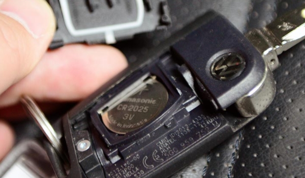 汽车钥匙多久需要换电池(遥控钥匙电池可以去哪里更换)  第3张