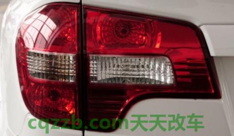 讲解:尾灯贴熏黑膜违法吗(车辆尾灯灯泡更换的注意事项) 第2张