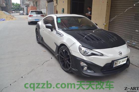 汽车知识：限量版斯巴鲁BRZTS提供更多风格 限量版梅赛德斯奔驰GT R敞篷跑车上的机盖  第2张