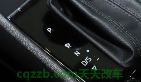 p档挂r档咔响一声伤车吗(自动挡车型挂挡需要注意什么)  第2张