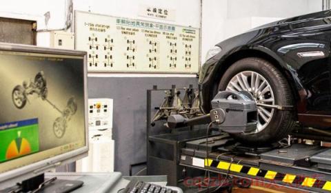 方向盘一松手就往一边跑(四轮定位是保养项目吗)  第3张