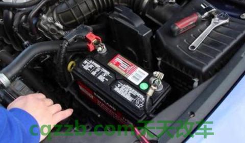 汽车可以边充电边打火吗(汽车电瓶多久更换) 第3张