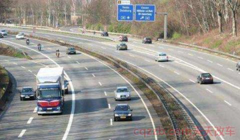 高速上一路忘系安全带(驾驶车辆必须要带安全带吗) 第2张