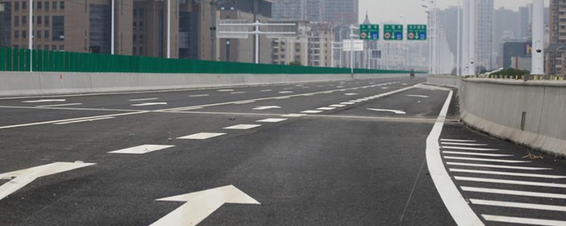 车辆在高速公路匝道上可以停车吗(高速公路行驶需要注意什么)