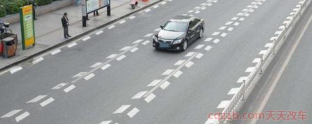 菱形块虚线是什么标线(道路上面哪些线不能够压)  第1张