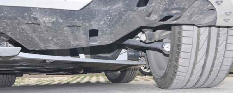 车底盘泡水4个小时要紧吗(泡水车会出现什么问题)