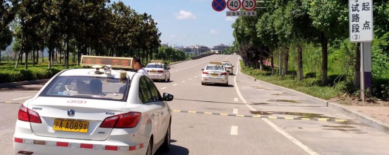 科三换挡离合器是慢慢松还是快速松啊(科目三考试有时间限制吗)