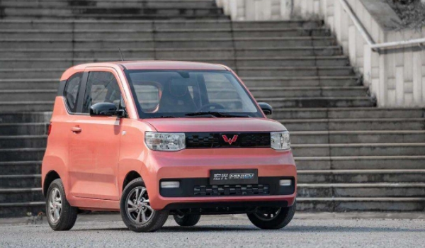 揭露：五菱宏光迷你mini版电动车几座(五菱宏光迷你mini版的底盘转向系统是什么)  第2张