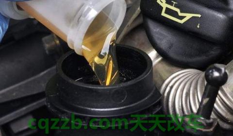 科普一下：发动机缸垫渗油要紧不(发动机机油多久更换一次)  第3张
