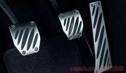 汽车的离合刹车油门分别在什么位置(车辆起步时三者的配合)  第2张