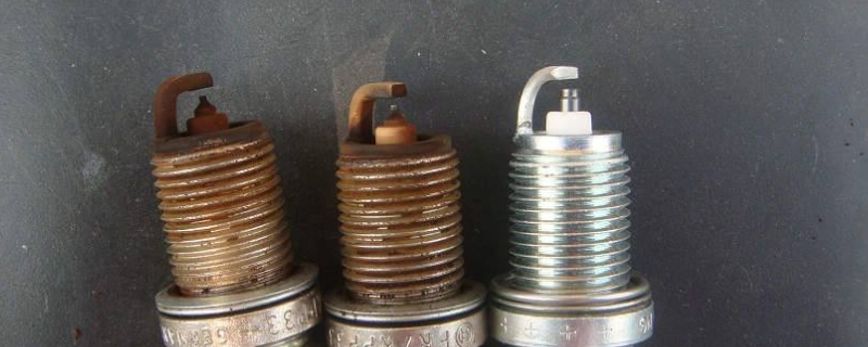 探究：铂金火花塞多久换一次(车辆火花塞在哪里更换)