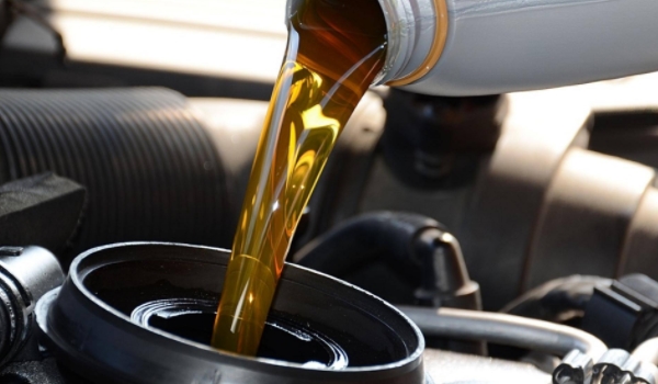 机油加多了超过刻度线一点要紧吗(更换机油可以去哪里)  第3张