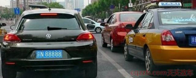 车牌号查车主联系方式(车辆被挡住联系不到车主怎么办)
