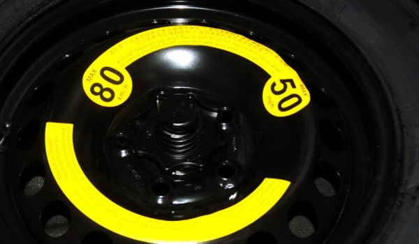 备用胎能跑多少公里(非全尺寸备胎可以更换成全尺寸备胎吗)  第3张