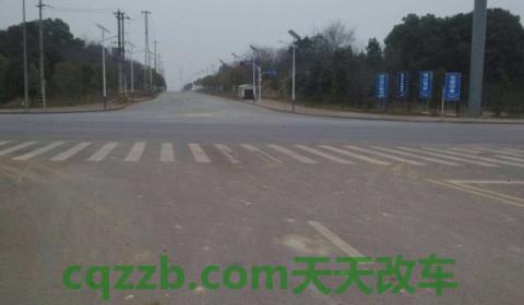 没有信号灯的路口怎么打灯光(行驶到没有信号灯的路口需要注意什么)  第2张