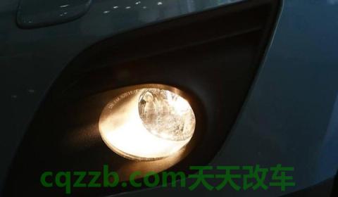 下雾天开前雾灯还是后雾灯(雾灯还有什么功能)  第2张