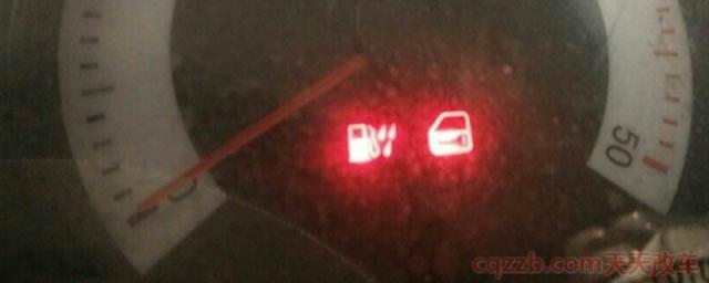 油箱内燃油已到最低液面标志(车辆加油加多少好) 第1张