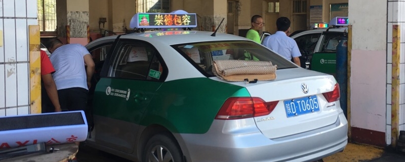 开出租车需要什么证件(违章违法行为可以不处理吗)  第1张