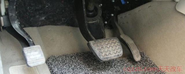 踩油门呜呜响像风吹(车辆油门主要的作用)