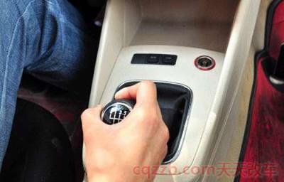五档突然转弯怎么降档(五档突然转弯怎么降档)  第3张