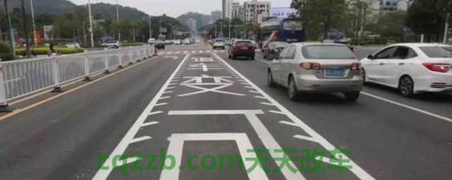 双黄虚线潮汐车道能随时变道吗(机动车辆出现违章违法行为怎么处理)