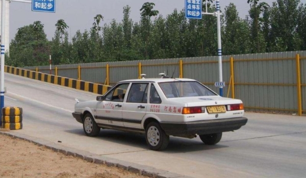 车身出线扣几分(机动车驾驶证科目二的考试项目)  第2张