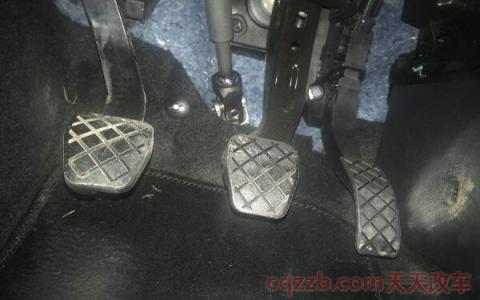 手动挡三个踏板分别是(手动挡车型踏板正确操作) 第2张
