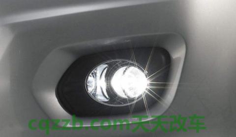 解说：大雾中开车我们要开几个灯(大雾的时候机动车辆可以行驶吗)  第3张