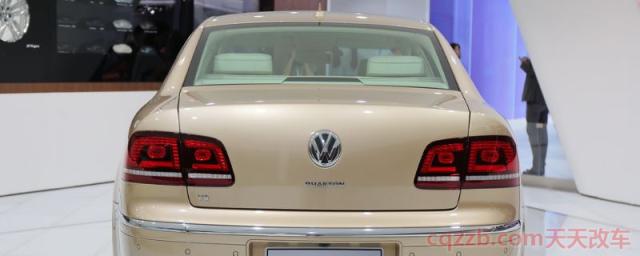 大众车标下带字母(大众辉腾现在还有出售吗)  第1张