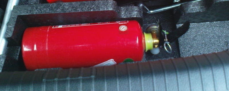 讲一讲：车上必备品有哪些东西(车辆改装需要到哪里办理手续)