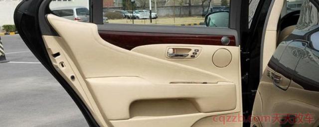 汽车门锁从里面打不开(车辆车门如何保养)