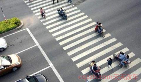 红灯压斑马线了又倒车了(如何避免车辆闯红灯)  第2张