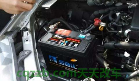 仪表盘电瓶灯亮了红灯(汽车电瓶多长时间更换一次) 第3张